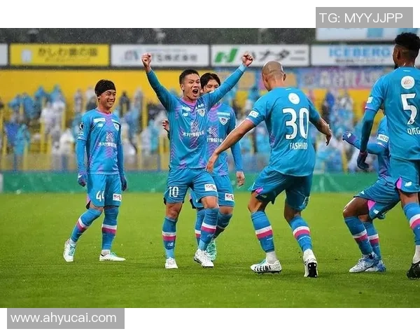 鹿岛鹿角主场迎战横滨水手争夺联赛关键三分的激烈对决